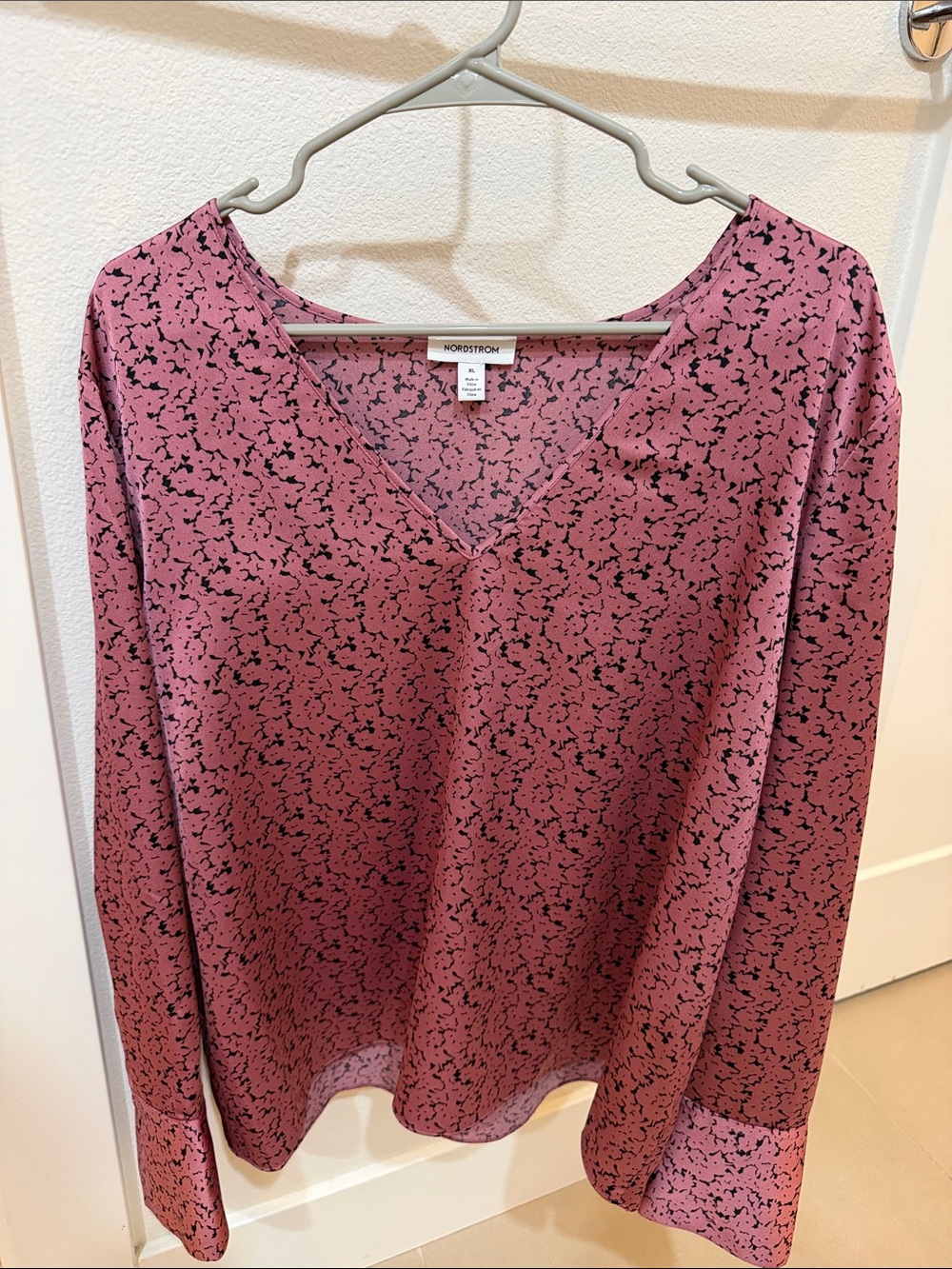 Nordstrom Rose Pink V-Neck Long Sleeve Top with Black Print